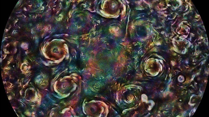 NASA công bố hình ảnh ảo giác tuyệt đẹp về lốc xoáy trên sao Mộc - 1