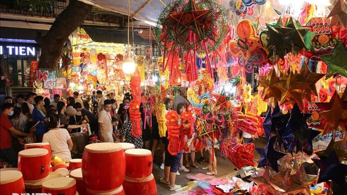 Đông nghịt người dân đổ về chợ trung thu phố cổ Hà Nội - 12 Đông nghịt người dân đổ về chợ trung thu phố cổ Hà Nội - 12