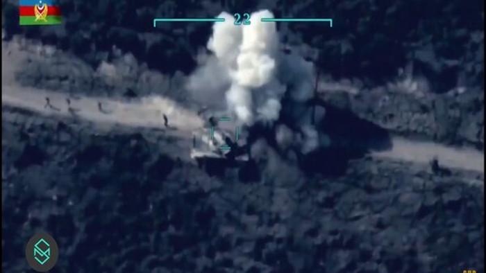Máy bay không người lái Azerbaijan tiêu diệt tăng-thiết giáp Armenia