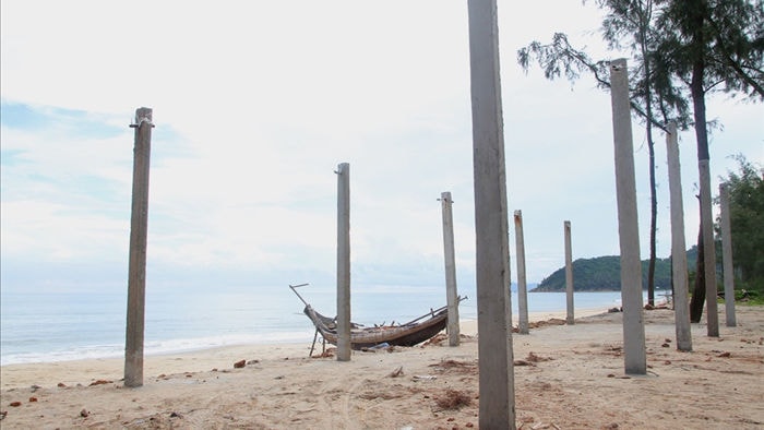 Bờ biển sạt lở nặng sau cơn bão số 5 - 8 Bờ biển sạt lở nặng sau cơn bão số 5 - 8