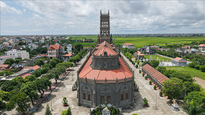 Đền Thánh Sa Châu - nhà thờ Nam Định đẹp uy nghi như ở trời Âu - 12