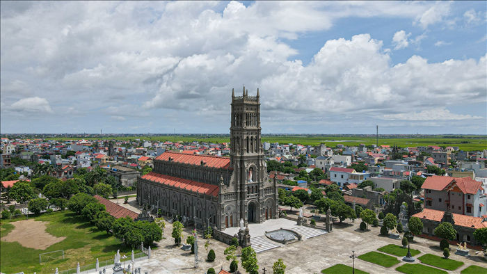 Đền Thánh Sa Châu - nhà thờ Nam Định đẹp uy nghi như ở trời Âu - 13