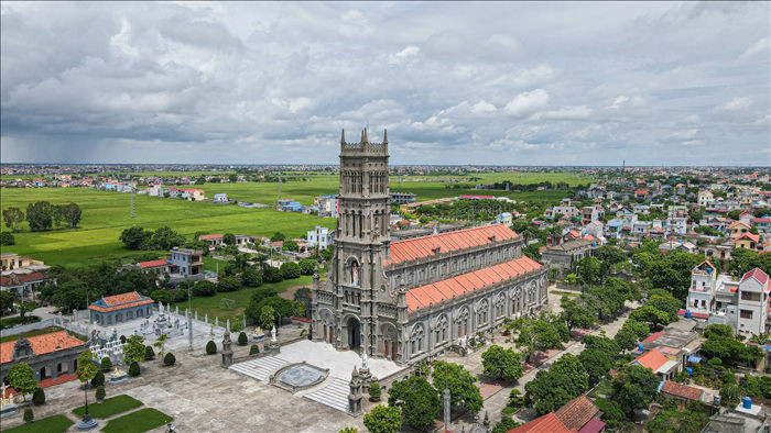 Đền Thánh Sa Châu - nhà thờ Nam Định đẹp uy nghi như ở trời Âu - 1