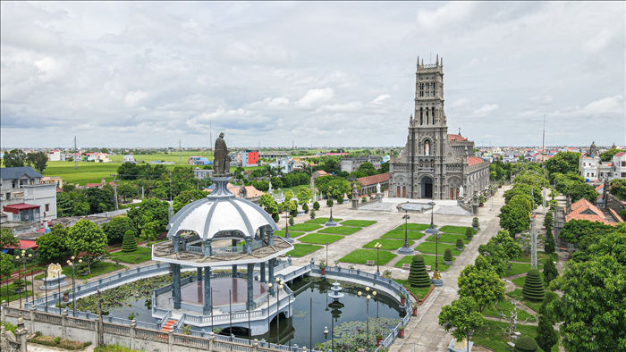 Đền Thánh Sa Châu - nhà thờ Nam Định đẹp uy nghi như ở trời Âu - 15