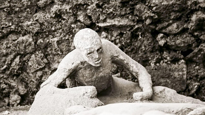 Tìm thấy bộ não thuỷ tinh hoá cực hiếm của nạn nhân thảm họa Pompeii - 1