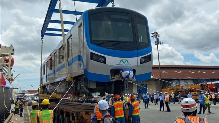 Tàu metro số 1 chạy thử nghiệm trong depot Long Bình cuối năm 2020