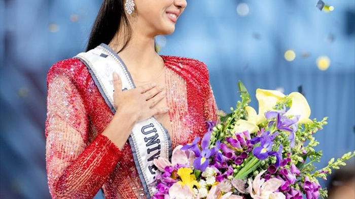 Nhan sắc ngọt ngào và gợi cảm của tân Hoa hậu Hoàn vũ Thái Lan - 10