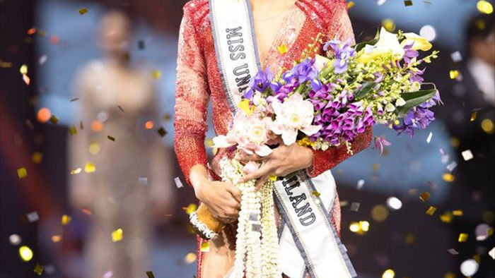 Nhan sắc ngọt ngào và gợi cảm của tân Hoa hậu Hoàn vũ Thái Lan - 12