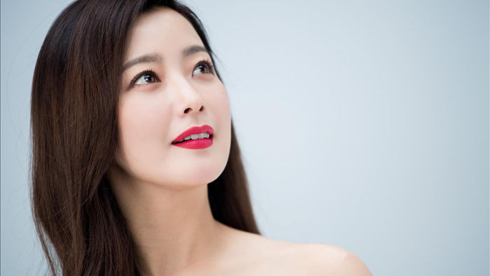 Ngưỡng mộ nhan sắc “không tuổi” của Kim Hee Sun ở tuổi 43 - 14