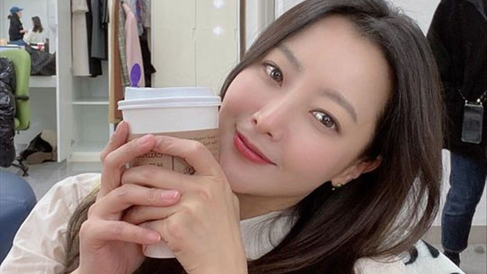 Ngưỡng mộ nhan sắc “không tuổi” của Kim Hee Sun ở tuổi 43 - 15