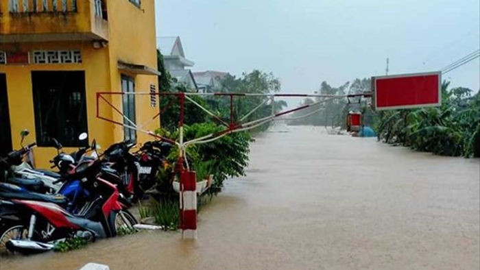 Mua lu lon, nganh duong sat tam dung chay tau tu Ha Noi-Dong Ha hinh anh 1