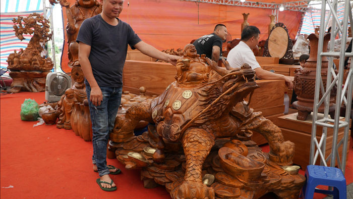 Chiêm ngưỡng bộ bàn ghế gỗ nu nghiến hơn 500 triệu đồng ở Hà Nội - 9