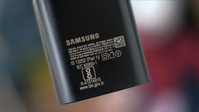 Bây giờ chưa phải là lúc Samsung giảm giá thành bằng cách bỏ đi cục sạc tặng kèm hộp máy Galaxy - Ảnh 2.