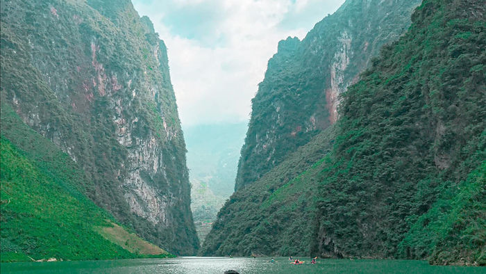 Lên Mã Pí Lèng chèo thuyền kayak, ngắm dòng sông Nho Quế thơ mộng - 1