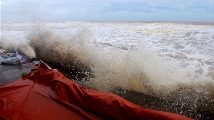 Sóng lớn uy hiếp bờ, resort trăm tỷ ở Hội An có nguy cơ bị nuốt chửng - 11