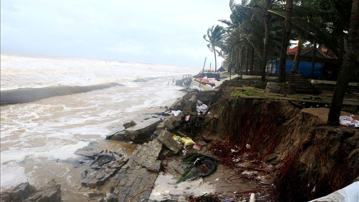 Sóng lớn uy hiếp bờ, resort trăm tỷ ở Hội An có nguy cơ bị nuốt chửng - 12