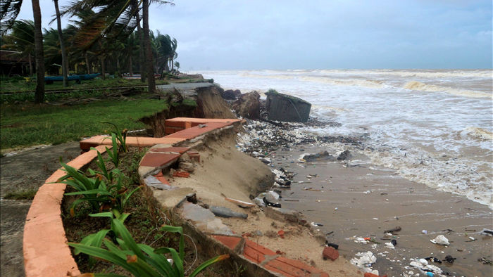 Sóng lớn uy hiếp bờ, resort trăm tỷ ở Hội An có nguy cơ bị nuốt chửng - 2