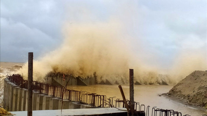 Sóng lớn uy hiếp bờ, resort trăm tỷ ở Hội An có nguy cơ bị nuốt chửng - 8