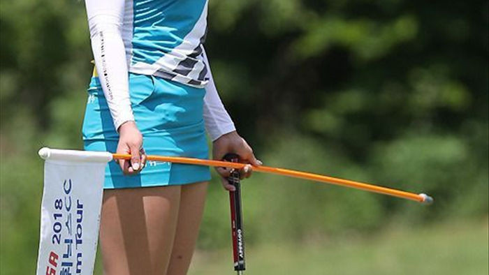 Nữ golf thủ Hàn Quốc “khốn khổ” vì quá gợi cảm - 8