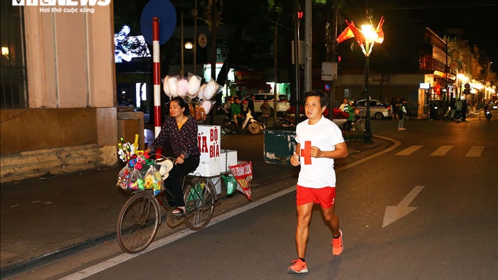 Ông Đoàn Ngọc Hải chinh phục chặng marathon đặc biệt nhất Việt Nam - 1