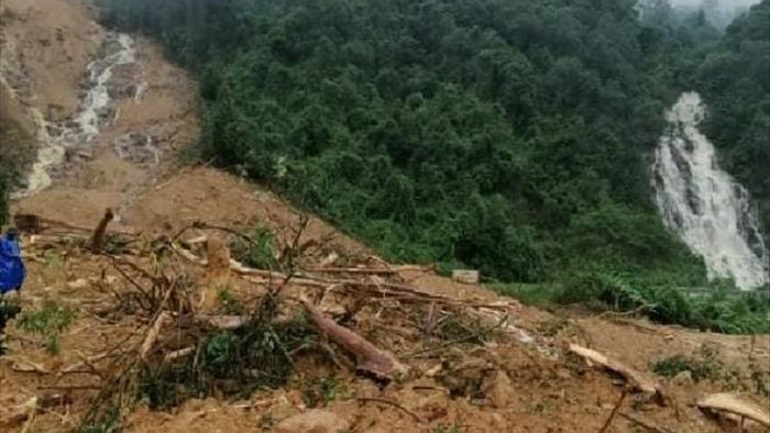 Sạt lở núi, vùi lấp trạm bảo vệ rừng ở Quảng Bình - 1