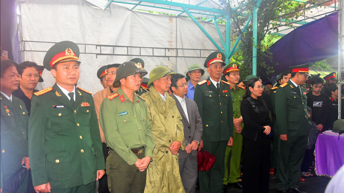 Đoàn người lặng lẽ dưới mưa, tiễn đưa Thiếu tướng Nguyễn Văn Man về đất mẹ - 3