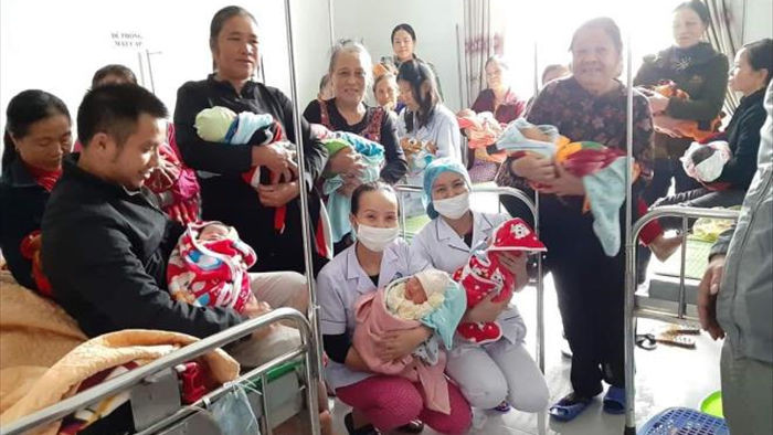 20 sản phụ ở Hà Tĩnh ‘vượt cạn’ thành công trong bệnh viện ngập nước - 1