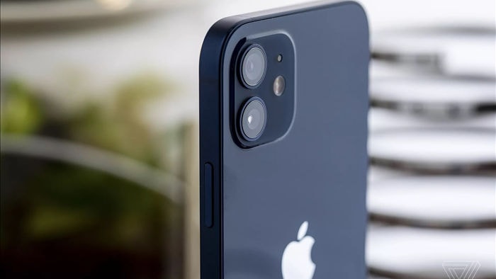 Cận cảnh iPhone 12 và 12 Pro: Thiết kế kết hợp giữa iPhone 11 và iPhone 5 - 7 Cận cảnh iPhone 12 và 12 Pro: Thiết kế kết hợp giữa iPhone 11 và iPhone 5 - 7
