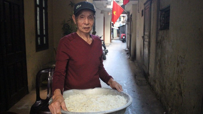 Kỳ lạ món ăn độn nhà nghèo thời bao cấp, thành đặc sản “xếp hàng” ở Hà Nội - 3 Kỳ lạ món ăn độn nhà nghèo thời bao cấp, thành đặc sản “xếp hàng” ở Hà Nội - 3