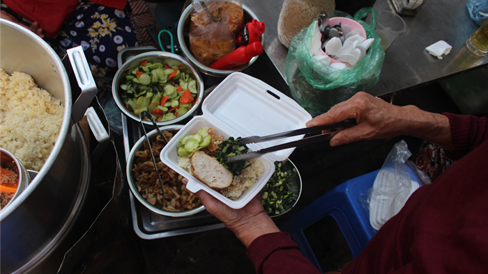 Kỳ lạ món ăn độn nhà nghèo thời bao cấp, thành đặc sản “xếp hàng” ở Hà Nội - 7