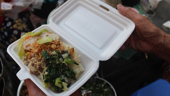 Kỳ lạ món ăn độn nhà nghèo thời bao cấp, thành đặc sản “xếp hàng” ở Hà Nội - 11