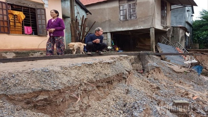 Lở núi ở Quảng Bình, kịp thời sơ tán khẩn cấp trăm dân ra ngoài