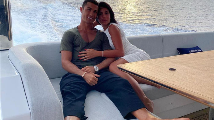 Bạn gái xinh đẹp của C.Ronaldo bất ngờ tiết lộ quá khứ bản thân - 3