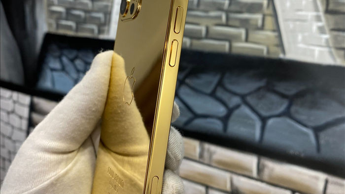 Trên tay iPhone 12 Pro mạ vàng, giá 160 triệu đồng tại Việt Nam - 1
