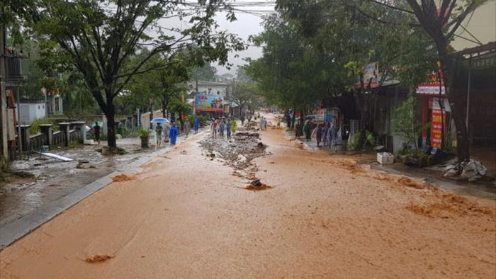 Sạt lở kinh hoàng, cả trăm hộ dân miền núi Quảng Nam chìm trong bùn đất - 2