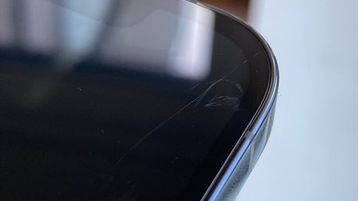 Trang bị mặt kính siêu bền, màn hình iPhone 12 vẫn dễ bị trầy xước - 1