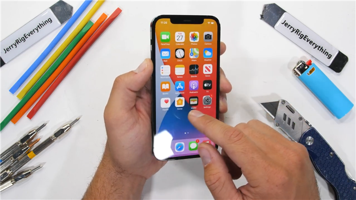 Tra tấn iPhone 12 Pro: Màn hình Ceramic Shield bền nhưng không chống xước - Ảnh 1. Tra tấn iPhone 12 Pro: Màn hình Ceramic Shield bền nhưng không chống xước - Ảnh 1.