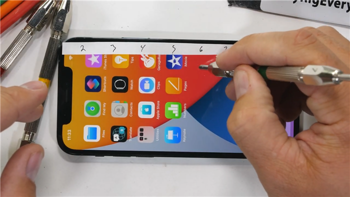 Tra tấn iPhone 12 Pro: Màn hình Ceramic Shield bền nhưng không chống xước - Ảnh 2. Tra tấn iPhone 12 Pro: Màn hình Ceramic Shield bền nhưng không chống xước - Ảnh 2.