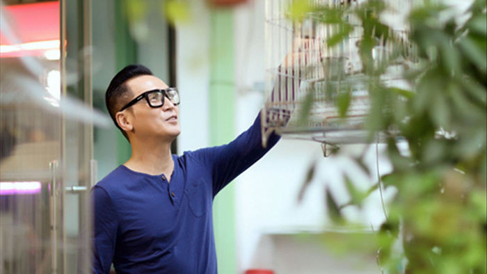 Nguyễn Hưng tuổi 63: 'Tôi tiêm mặt để trẻ hơn bên bà xã'