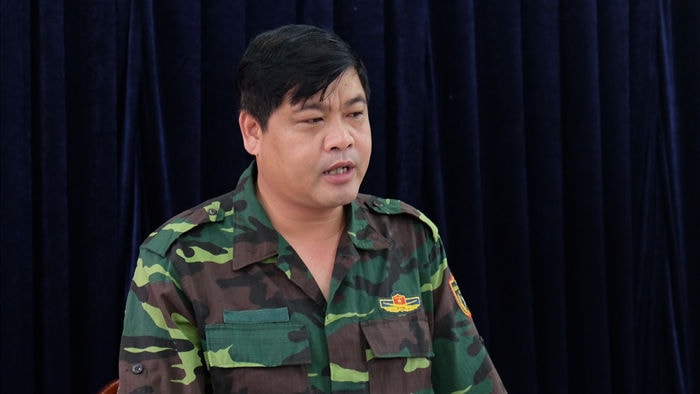 Quảng Nam: Dân băng rừng vác lương thực tiếp tế vào nơi bị sạt lở chia cắt - 7 Quảng Nam: Dân băng rừng vác lương thực tiếp tế vào nơi bị sạt lở chia cắt - 7
