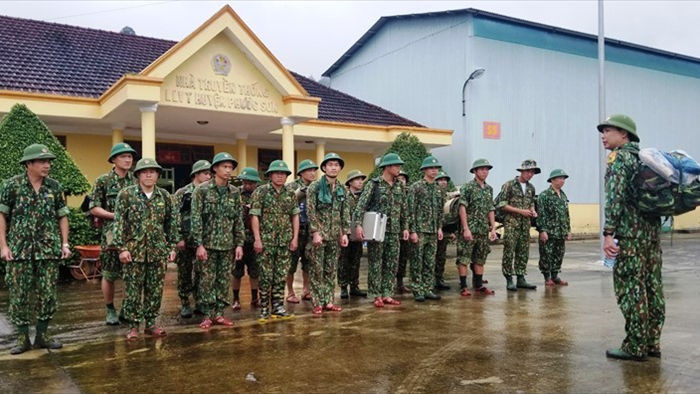 70 cán bộ, chiến sĩ băng rừng, vượt suối vào Phước Lộc tìm người mất tích