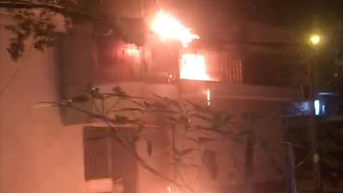 6 người kẹt trong căn nhà 5 tầng cháy ngùn ngụt ở Sài Gòn - 1