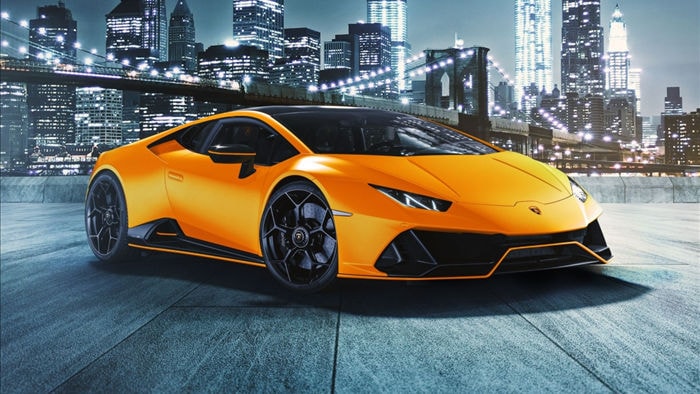 Lamborghini vẫn sẽ trang bị cho Huracan EVO Fluo Capsule động cơ V10 5.2 lít hút khí tự nhiên đặc trưng của dòng baby-Lambo. Động cơ này có khả năng sản sinh ra công suất cực đại 640 mã lực và 600 Nm mô-men xoắn.