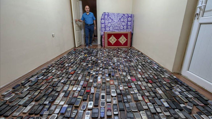 Choáng ngợp với bộ sưu tập điện thoại di động trong 20 năm của người đàn ông Thổ Nhĩ Kỳ - Ảnh 1.