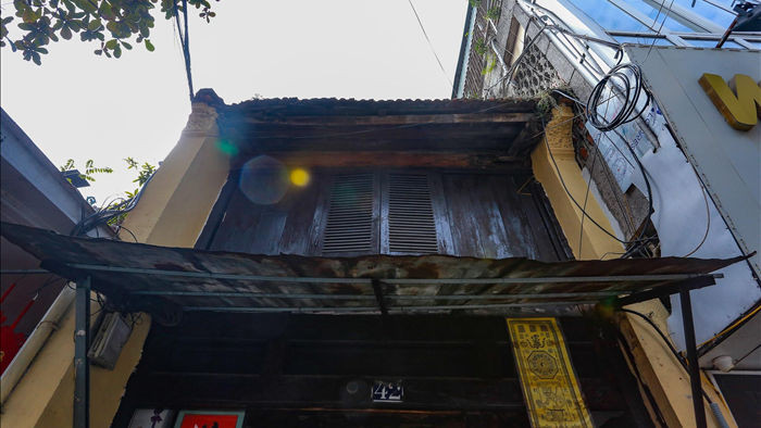 Căn nhà cổ trăm tuổi làm từ gỗ lim, có kiến trúc “độc nhất” phố cổ Hà Nội - 4