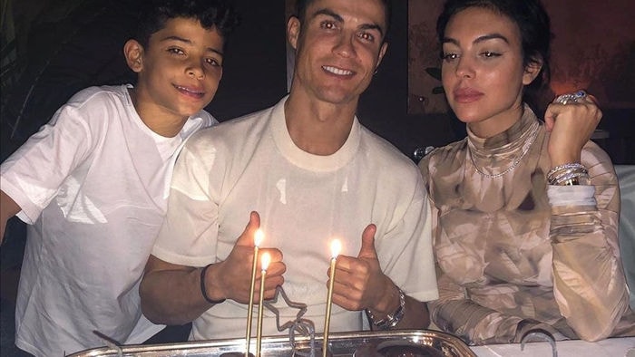 Hé lộ bất ngờ về tính cách khiêm tốn, lịch sự của C.Ronaldo - 1