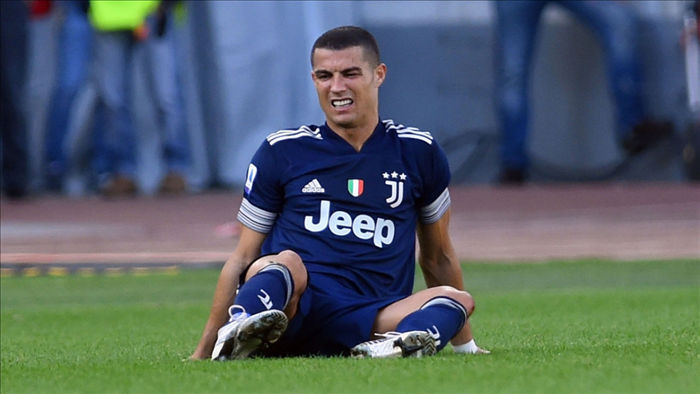 Vận đen đeo bám Ronaldo trong vòng 1 tháng vừa qua (Ảnh: Getty).