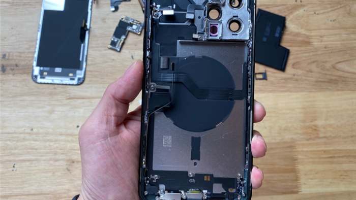 Mổ bụng iPhone 12 Pro Max, xác nhận dung lượng pin chỉ là 3.687mAh - Ảnh 6.
