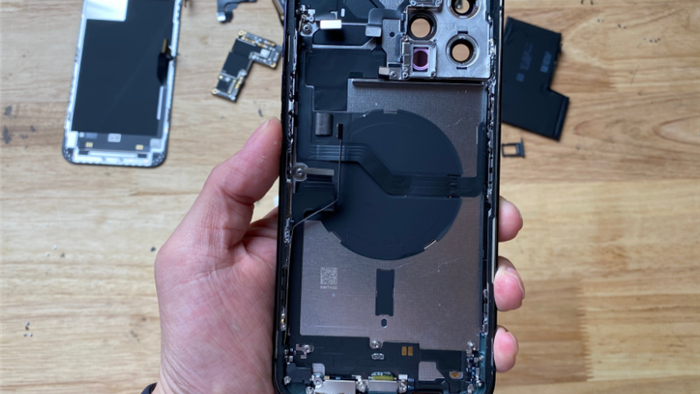 Mổ bụng iPhone 12 Pro Max, xác nhận dung lượng pin chỉ là 3.687mAh - Ảnh 6. Mổ bụng iPhone 12 Pro Max, xác nhận dung lượng pin chỉ là 3.687mAh - Ảnh 6.