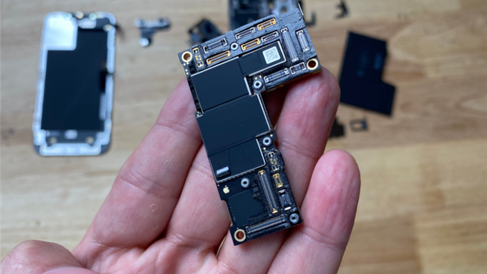 Mổ bụng iPhone 12 Pro Max, xác nhận dung lượng pin chỉ là 3.687mAh - Ảnh 3. Mổ bụng iPhone 12 Pro Max, xác nhận dung lượng pin chỉ là 3.687mAh - Ảnh 3.